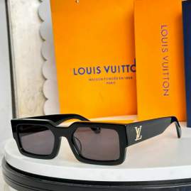 Picture of Louis Vuitton Sunglasses _SKUfw77644604fw